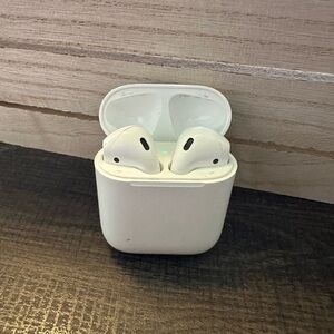 Apple AirPods 2 with lightning charging case
